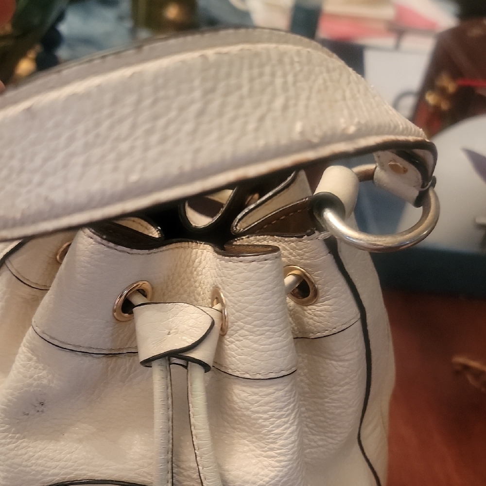 Coach White and Black Shoulder Bag with Modern Design - Picture 3 of 10